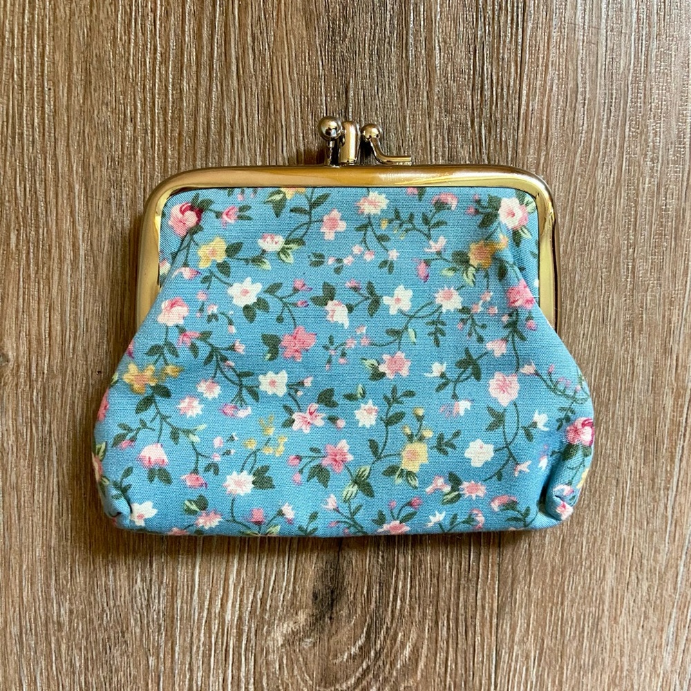 Woman’s Coin Purse Vintage Look